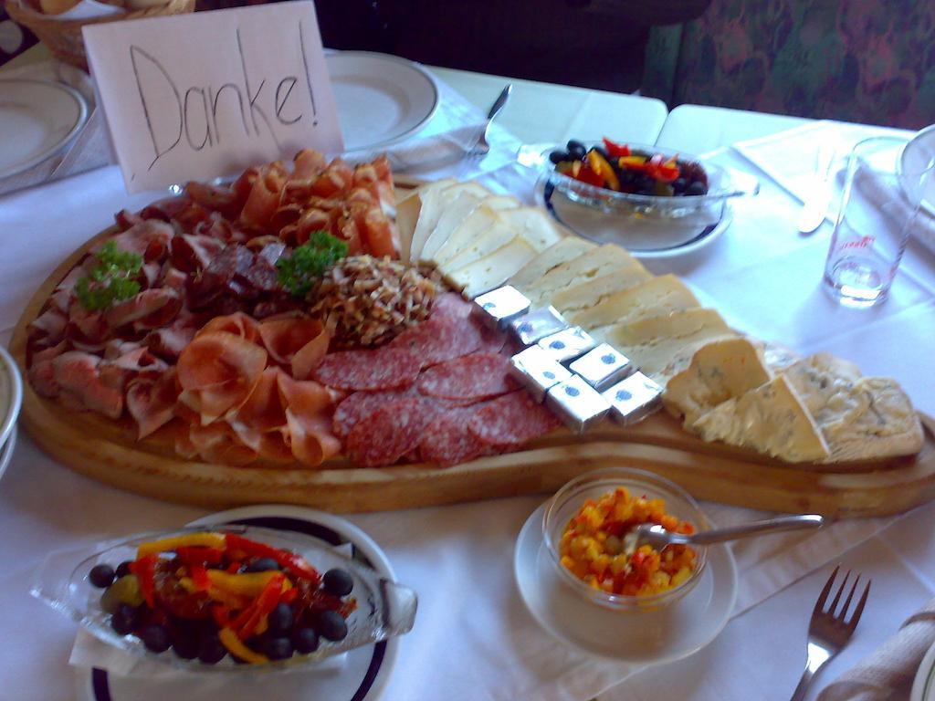 Gasthaus St. Valentin Киуза Екстериор снимка